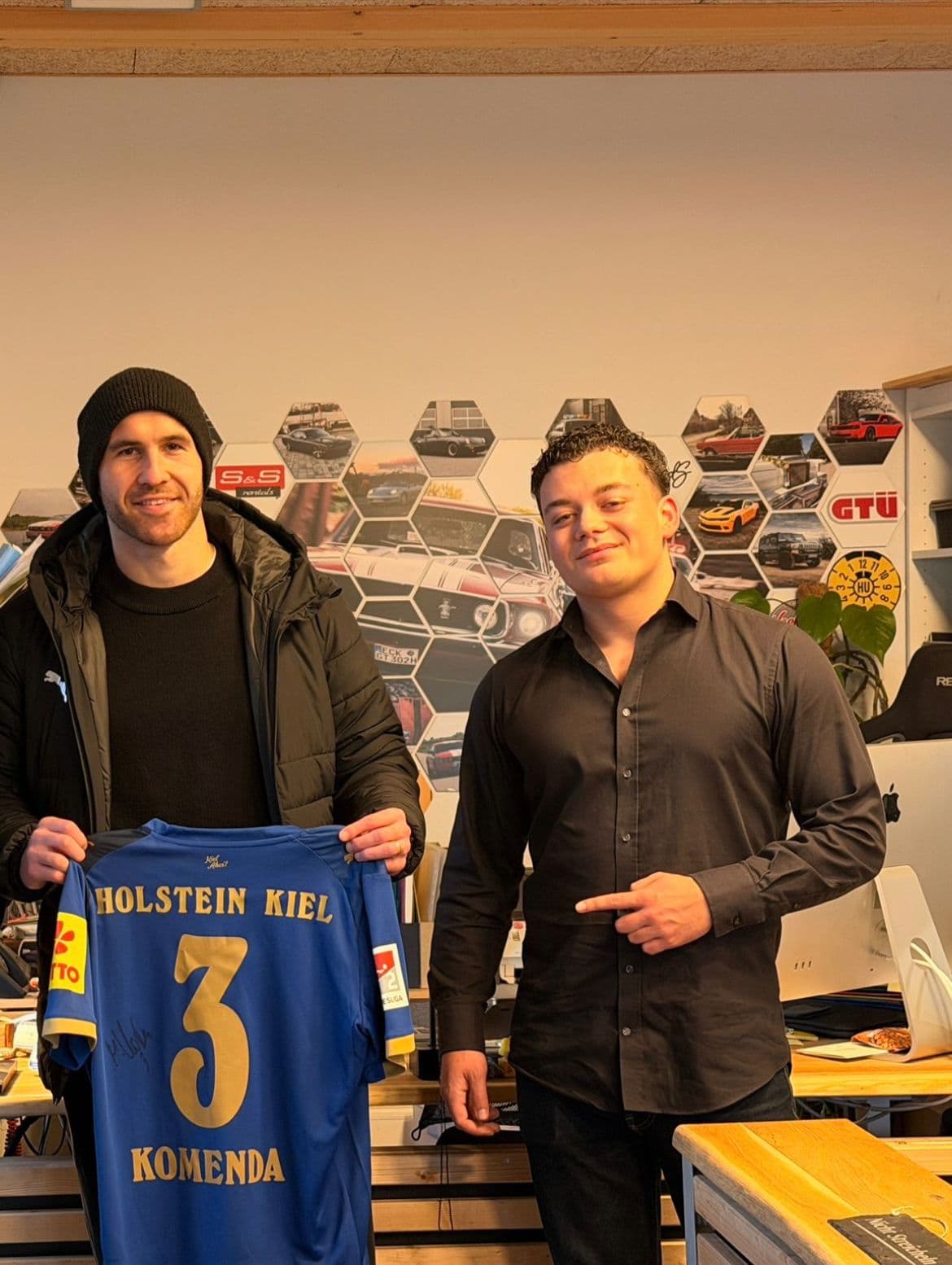 Signiertes Holstein Kiel Trikot von Marko Komenda als Dankeschön für die erfolgreiche Fahrzeugvermittlung